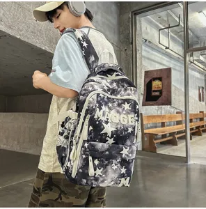 Großer Freizeitrucksack mit Sternenmuster, stylische Streetwear Schultasche für Schüler.