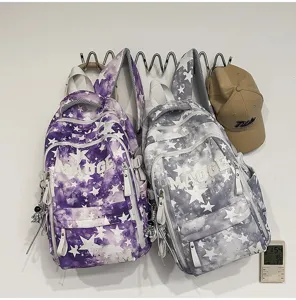 Stilvoller großer Schulrucksack mit Sternenmuster und Buchstaben für den täglichen Gebrauch.