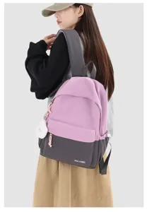 Zaino scolastico bicolore casual da donna con ciondolo in peluche per la scuola e il tempo libero.