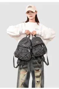 Vue détaillée du mini sac à dos élégant à pois pour femmes, sac décontracté en plein air.