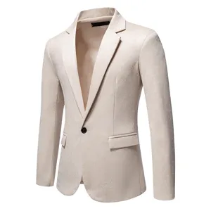 Dettaglio giacca da abito lucida con motivo per uomo, elegante design di blazer formale.