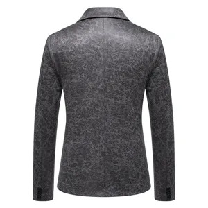 Giacca blazer da uomo grigia con motivo testurizzato retro dettaglio, elegante da sera.