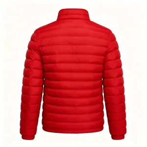 Rückansicht Details der einfarbigen roten Herren Stehkragen Winter Puffer Jacke.