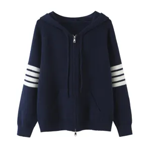 Cardigan con cappuccio da donna in maglia blu scuro con eleganti righe sulle maniche.