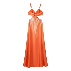 Oranger Satinkleid mit Taillenausschnitt für Damen, elegantes ärmelloses Party-Maxikleid.