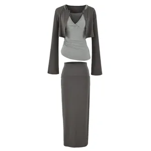 Damen 3-teiliges Strick-Set mit elegantem langärmligem Cardigan, Top und langem Rock.