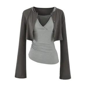 Elegantes Damen Set aus dunklem Langarm Cardigan und passendem grauen Top für den Alltag.