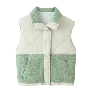 Gilet trapuntato da donna con patchwork in sherpa, colletto a risvolto e tasche con zip per lo stile.