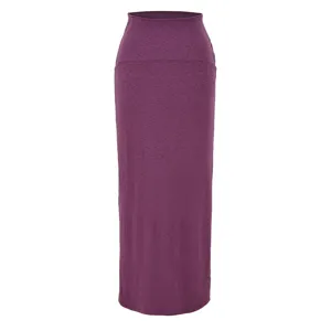 Eleganter violetter High-Waist-Maxirock mit geradem Schnitt, schmale Detailansicht für Damen.