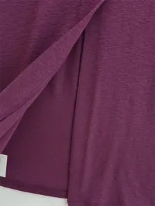 Lila Stoff Detailaufnahme mit feiner Textur, sauberen Nähten und weicher Materialqualität.