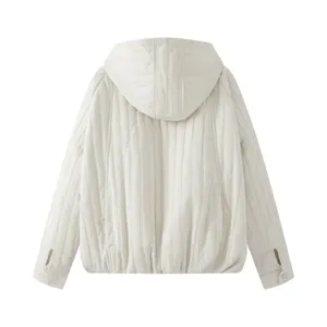 Detail view of the stylish women's hooded quilted cotton jacket in off-white, loose fit.