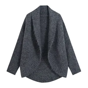 Cardigan en tricot gris pour femme avec un bel ourlet irrégulier et un col châle.