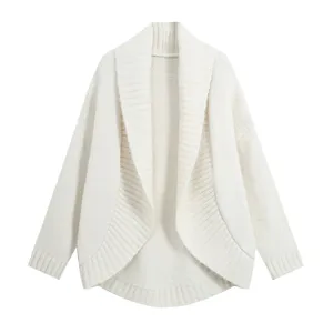 Gilet en tricot blanc ouvert sur le devant, col châle décontracté vue de détail.