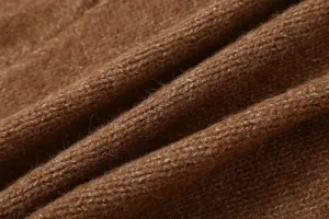 Vue détaillée du tissu de cardigan en tricot pour femmes, montrant texture et couleur chaude.