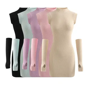 Robe courte moulante côtelée sans manches à col montant avec manchons assortis pour femmes.
