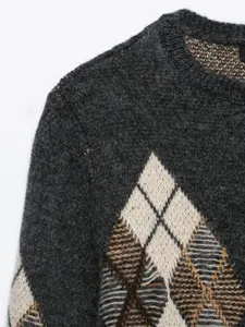 Pull-over en tricot argyle col rond gris foncé détail, motif losange classique manches longues.