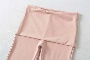 Roze yoga fitness broek met hoge taille en rokontwerp, elastisch detailontwerp.