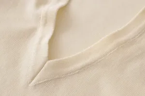 Nahaufnahme von minimalistischen Damen V-Ausschnitt Strickwaren feine weiche Textur