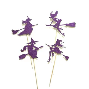 Set van 4 paarse glinsterende heks cupcake toppers detail voor Halloween feest decor.