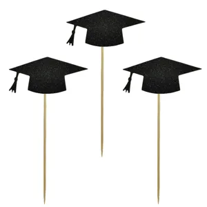 Vista detallada de los adornos para tarta con birrete de graduación negro brillante.