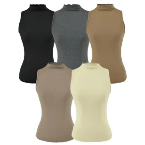 Details des ärmellosen Stehkragen Feinstricktops in Unifarben mit modernem, figurbetontem Schnitt.