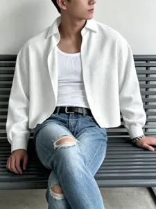 Men's textured cropped long-sleeve shirt, solid color lapel casual shirt for daily wear.