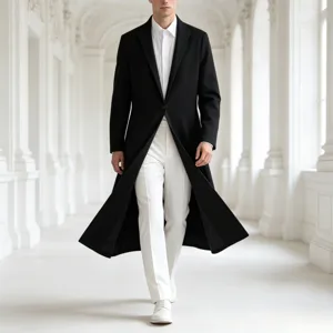 Manteau long noir et pantalon blanc pour homme, tenue formelle élégante pour banquets.