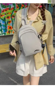 Freizeit Nylon Umhängetasche Miniformat in Hellgrau, leicht und vielseitig für den täglichen Gebrauch.