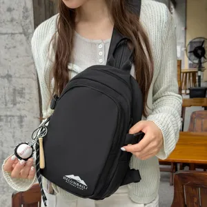 Damen Casual Minimalistisch Nylon Umhängetasche Multifunktional Leicht Mini Rucksack Tragbare Handytasche Mit Sportlichem Anhänger Wasserdicht Outdoor Tasche