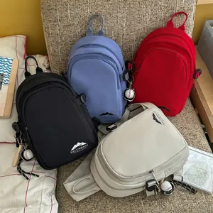 Freizeitorientierter minimalistischer Nylon-Minirucksack vielseitige Umhängetasche für Damen.