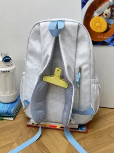 Lockerer minimalistischer großer Schulrucksack für Damen und Schüler Hauptansicht.