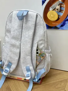 Minimalistischer grauer Rucksack mit hellblauen Trägern, große Kapazität Schultasche für Mädchen.