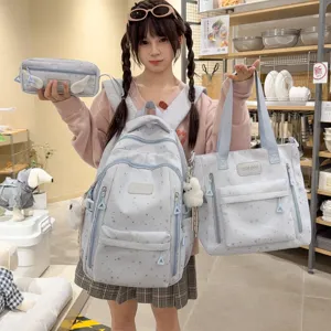 Hellblaues Rucksack Set mit Sternenmuster für Schüler drei Teile mit Tasche und Etui.