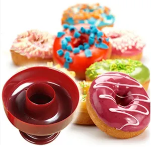 Plastic donutvorm, duurzaam bakgereedschap voor het eenvoudig maken van lekkere gebakjes.