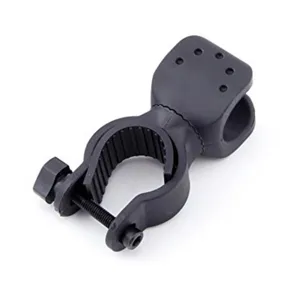 Vista detallada de pinza de linterna de bicicleta de plástico negro, soporte ajustable.