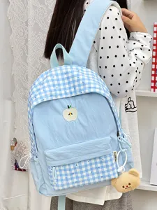 Süßer hellblauer Karomuster Schulrucksack für Mädchen lässiger Tagesrucksack mit Bärenanhänger