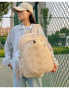 Mochila deportiva informal de gran capacidad estilo coreano con patrón de estrellas y letras.