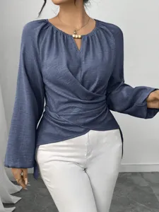 Blaues Langarm Blusen Detail, V-Ausschnitt unregelmässiger Saum, elegante Büro Bluse Top.