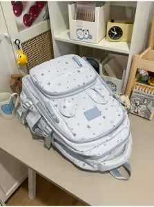 Zaino azzurro chiaro con stampa a stelle e orecchie di coniglio, borsa scolastica spaziosa.