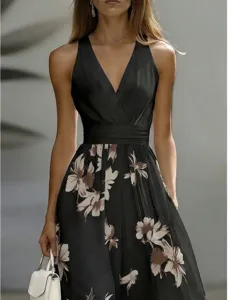 Elegante abito lungo floreale con scollo a V, vita segnata e design senza maniche.