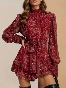 Robe longue à manches longues et imprimé floral avec ceinture pour mode féminine élégante.