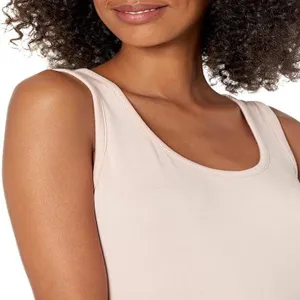 Robe longue sans manches minimaliste vue de détail, élégante tenue de travail slim