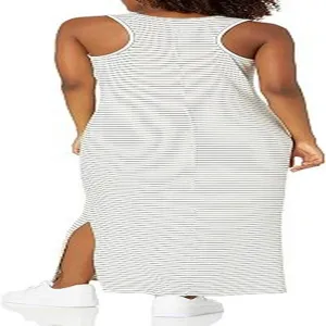 Robe longue sans manches rayée noir et blanc avec fente latérale, robe moulante décontractée.