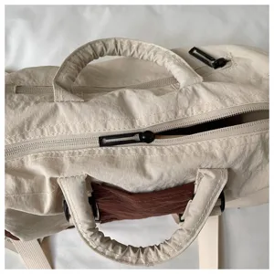 Borsa da viaggio casual coreana borsa a mano vista dettagliata con zip e tasca a contrasto.