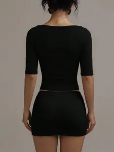 Top court noir à col U et manches mi-longues, chemise tendance slim Y2K chic pour les femmes.