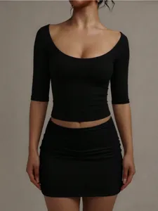 Top court uni noir à col U et manches mi-longues style Y2K coupe slim pour femme
