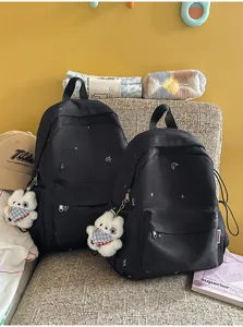Sac à dos scolaire noir de style japonais pour femme avec pendentif ours mignon et broderie.