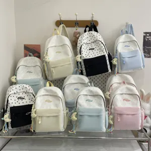 Süßer farbblockierter Schülerrucksack für den täglichen Gebrauch und großem Stauraum.