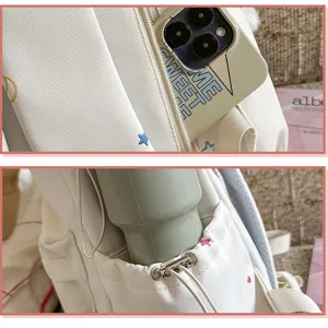 Sac à dos blanc de style japonais détail montrant la poche zippée et les poches latérales.