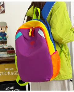 Farbenfroher Colorblock Schulrucksack für Outdoor-Reisen, Wandern und den Alltag.